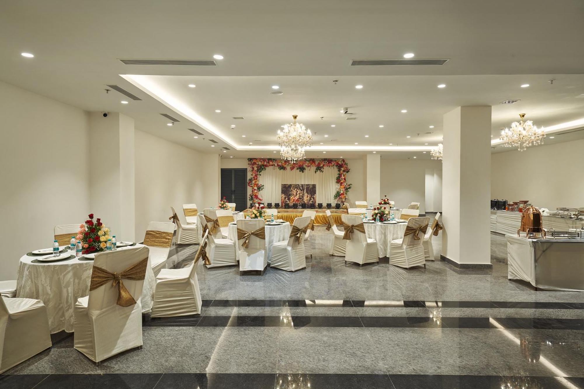 Triptam Vrindāvan Exterior photo